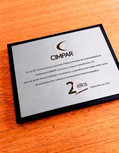 Placa Conmemorativa En Madera Y Acero Grabada - 26*20