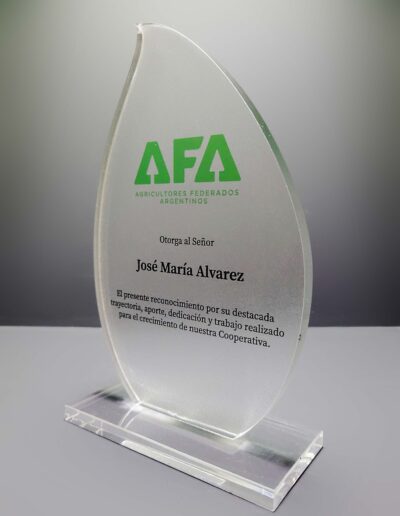 Reconocimiento institucional para Agricultores Federados Argentinos en acrílico cortado con laser, con impresión digital y fondeo en vinilo esmerilado.
