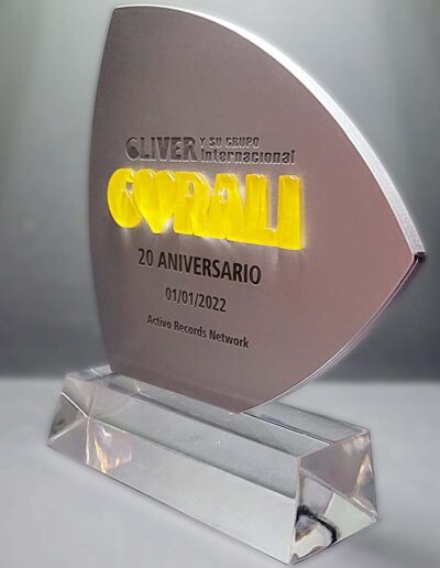 Reconocimiento en acrílico en homenaje al 20 aniversario de grupo Coralí.