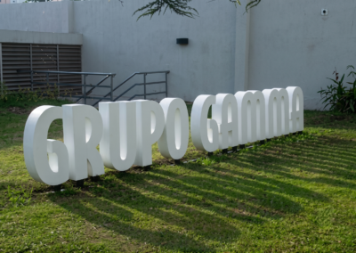Letras corpóreas en chapa galvanizada con sistema de anclaje