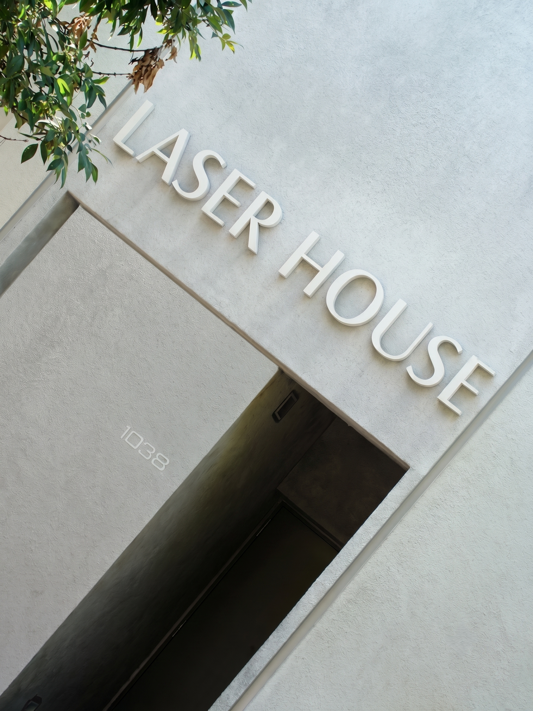 laser-house-cartel-polyfan-blanco
